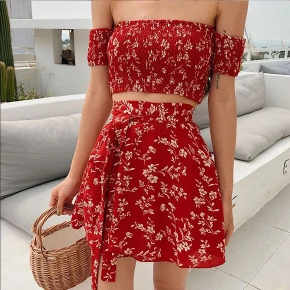 EROPIA Set: Floral Print Off-Shoulder Crop Top Mini Skirt